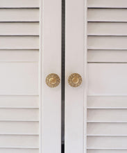 Solange Knob