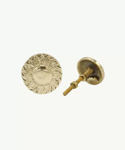 Solange Knob