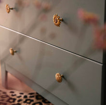 Solange Knob