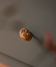 Solange Knob